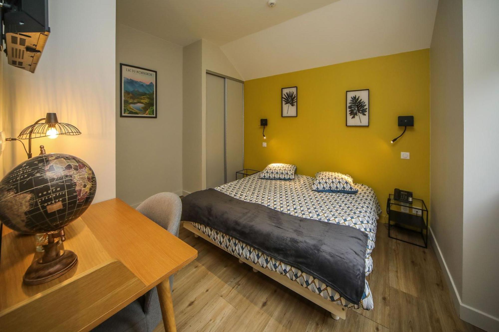 Hotel O Chiroulet Bagnères-de-Bigorre Zimmer foto